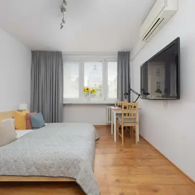 Cozy Air-conditioned Studio in the Center of Warsaw by Noclegi Renters