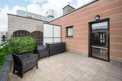 Balkon lub taras w obiekcie Wola Parkside Comfy Studio by BookingHost