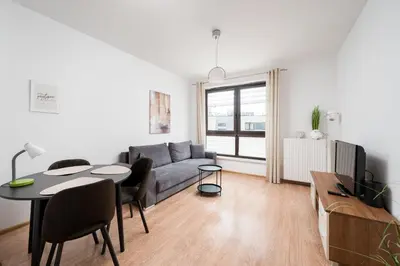 Część wypoczynkowa w obiekcie Wola Parkside Comfy Studio by BookingHost