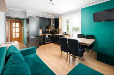 Kuchnia lub aneks kuchenny w obiekcie Park Moczydło Comfort Apartment by BookingHost