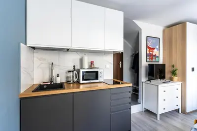 Kuchnia lub aneks kuchenny w obiekcie Close-Chic Apartments -3 Bedrooms - Warsaw Stays - Ogrodowa