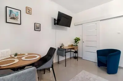 Telewizja i/lub zestaw kina domowego w obiekcie Urban Apartaments - Great Location - City Center - Orla
