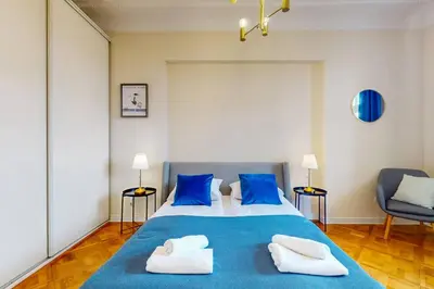 Łóżko lub łóżka w pokoju w obiekcie City Elegance Premium Apartment Balcony AC