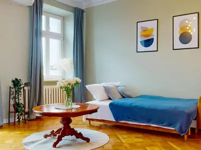 Łóżko lub łóżka w pokoju w obiekcie City Elegance Premium Apartment Balcony AC