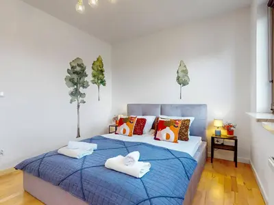 Łóżko lub łóżka w pokoju w obiekcie Urban Jungle Apartment With AC Praga Poludnie