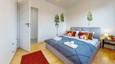 Łóżko lub łóżka w pokoju w obiekcie Urban Jungle Apartment With AC Praga Poludnie