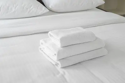 Łóżko lub łóżka w pokoju w obiekcie Varsovia Comfort Studio by BookingHost