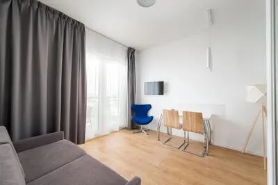 Telewizja i/lub zestaw kina domowego w obiekcie Varsovia Comfort Studio by BookingHost