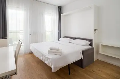 Łóżko lub łóżka w pokoju w obiekcie Varsovia Comfort Studio by BookingHost