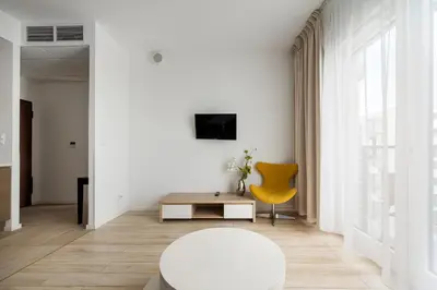 Telewizja i/lub zestaw kina domowego w obiekcie Varsovia Comfort 939 by BookingHost