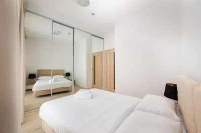 Łóżko lub łóżka w pokoju w obiekcie Varsovia Comfort 939 by BookingHost