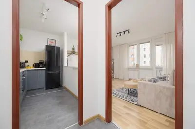 Kuchnia lub aneks kuchenny w obiekcie Cosy Two-bedroom Apartment in a Great Location near PGE by Noclegi Renters