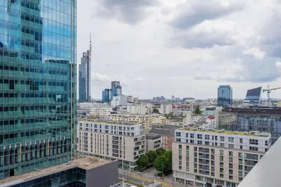 Widok na miasto Warszawa z tego apartamentu