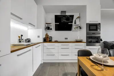 Kuchnia lub aneks kuchenny w obiekcie Wola Prestige Apt - Parking, Balcony - By Rentujemy
