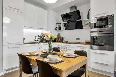 Kuchnia lub aneks kuchenny w obiekcie Wola Prestige Apt - Parking, Balcony - By Rentujemy