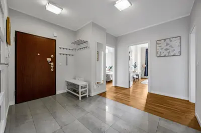 Telewizja i/lub zestaw kina domowego w obiekcie Wola Prestige Apt - Parking, Balcony - By Rentujemy