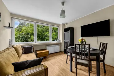 Telewizja i/lub zestaw kina domowego w obiekcie Green Żoliborz Apartment - Parks Nearby - by Rentujemy