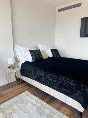 Łóżko lub łóżka w pokoju w obiekcie Towarowa Towers LUXE HEIGHTS 23 piętro
