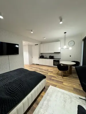 Telewizja i/lub zestaw kina domowego w obiekcie Towarowa Towers LUXE HEIGHTS 23 piętro