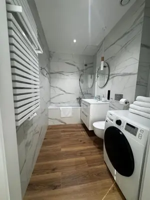 Łazienka w obiekcie Towarowa Towers LUXE HEIGHTS 23 piętro