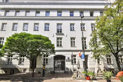Budynek, w którym mieści się apartament