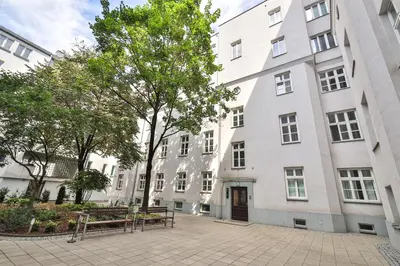 Budynek, w którym mieści się apartament