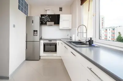 Kuchnia lub aneks kuchenny w obiekcie Nowa Praga Homely Apartment by BookingHost