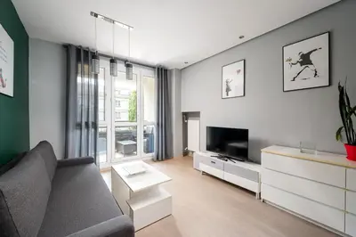 Telewizja i/lub zestaw kina domowego w obiekcie Nowa Praga Homely Apartment by BookingHost