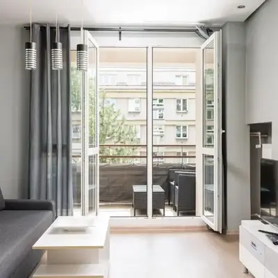 Nowa Praga Homely Apartment by BookingHost