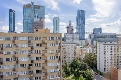 Widok na miasto Warszawa z tego apartamentu