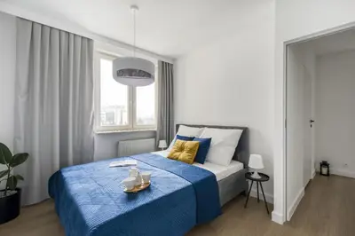 Łóżko lub łóżka w pokoju w obiekcie Św Wincentego 114 SuperApart - Z balkonem