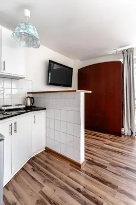 Kuchnia lub aneks kuchenny w obiekcie Chmielna str Super Central Apartment