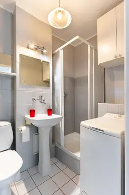 Łazienka w obiekcie Chmielna str Super Central Apartment