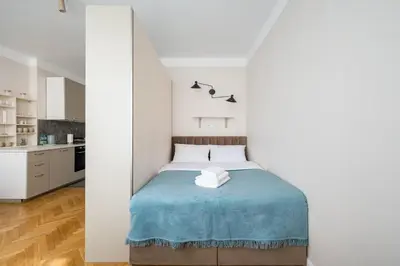 Łóżko lub łóżka w pokoju w obiekcie Widok Warsaw City Apartment by BookingHost