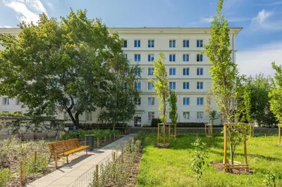 Ogród w obiekcie Stylish One Bedroom Apartment in Warsaw with Balcony by Noclegi Renters