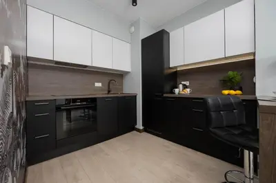 Kuchnia lub aneks kuchenny w obiekcie Ogrodowa Elegant Apartment with Parking and Air Conditioning in Warsaw by Noclegi Renters