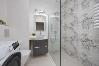 Łazienka w obiekcie Beige Apartment in Warsaw with Parking and Air Conditioned Living Room by Noclegi Renters
