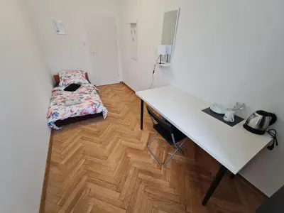 Łóżko lub łóżka w pokoju w obiekcie Fantastic-Inn Warszawa - Ordynacka