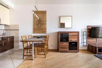 Kuchnia lub aneks kuchenny w obiekcie Close-Urban Chic - One Bedroom Apartment - Luxury Warsaw Stays- Platinum Towers&606