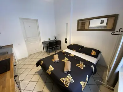 Łóżko lub łóżka w pokoju w obiekcie Fantastic-Inn Warszawa - Okólnik