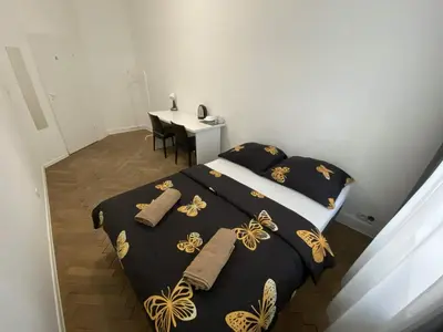 Łóżko lub łóżka w pokoju w obiekcie Fantastic-Inn Warszawa - Okólnik