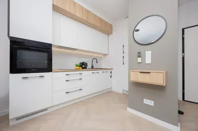 Kuchnia lub aneks kuchenny w obiekcie Grzybowska Stylish Apartment with Air Conditioning in Warsaw Wola by Noclegi Renters