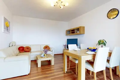Część wypoczynkowa w obiekcie Flora Apartment Ursynow 2 Bedrooms & Parking