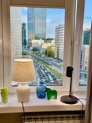 Widok na miasto Warszawa z tego apartamentu