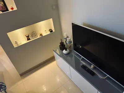 Telewizja i/lub zestaw kina domowego w obiekcie Przytulne studio na Sadybie