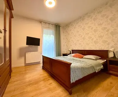 Łóżko lub łóżka w pokoju w obiekcie Cozy Stay Apartment Szaserów