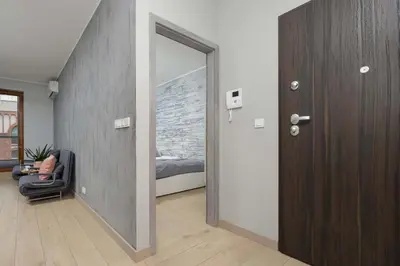 Część wypoczynkowa w obiekcie Metro Wola Apartment with Parking & AC next to Warsaw Rising Museum by Noclegi Renters
