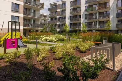 Plac zabaw dla dzieci w obiekcie Cozy & Bright Studio Zupnicza by Noclegi Renters
