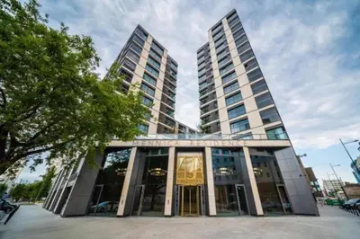 Budynek, w którym mieści się apartament