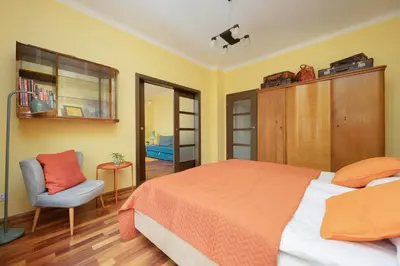 Łóżko lub łóżka w pokoju w obiekcie Cozy Family Apartment Belwederska Near Łazienki by Noclegi Renters